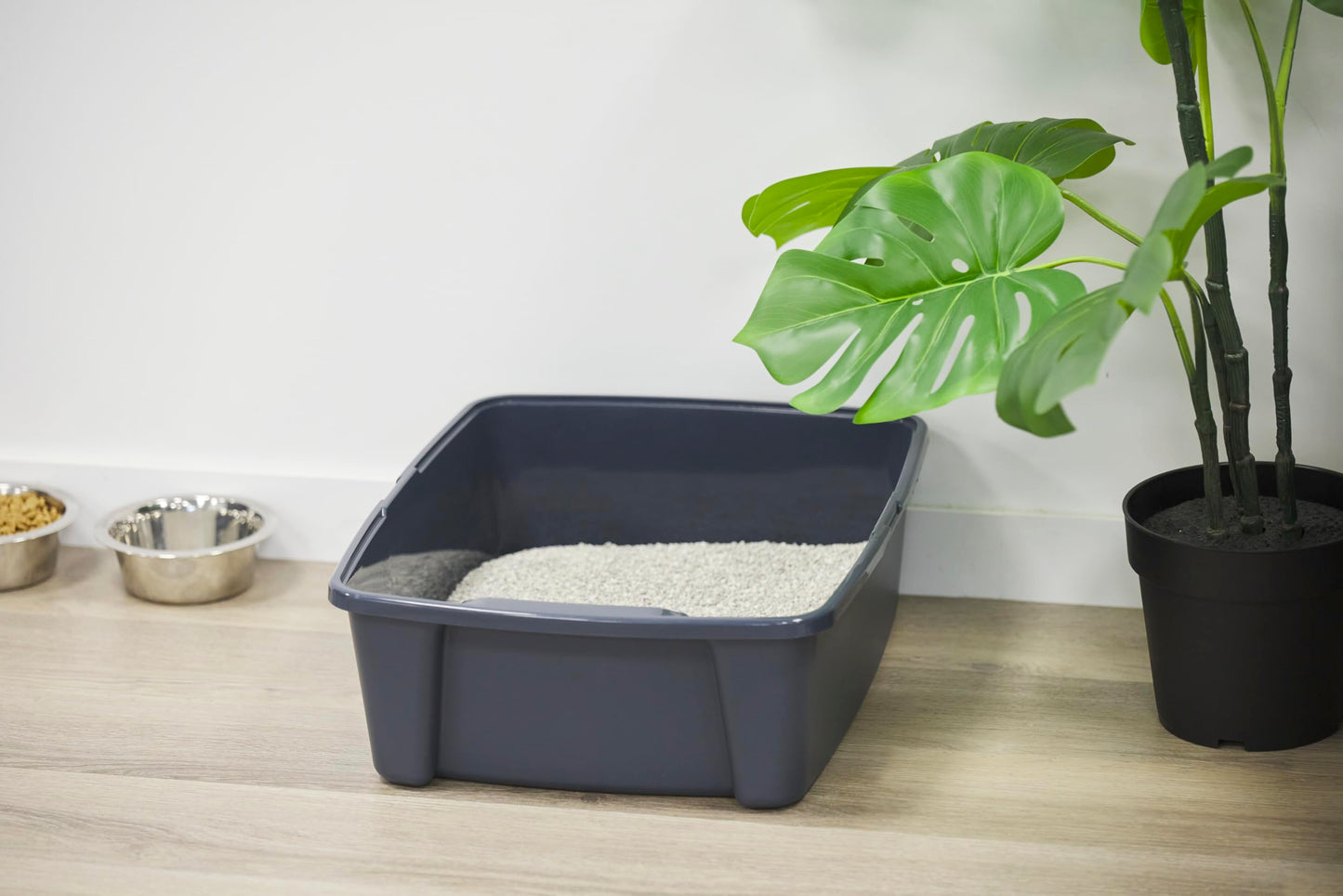 Iris Ohyama Cat Litter Tray with Scoop, Grey, Easy to Clean, Cat Litter Box, Detachable Spill Preventing Walls, For Kittens, Adult Cats, Rabbits, BPA Free, Open Top, Modern, CLH-12